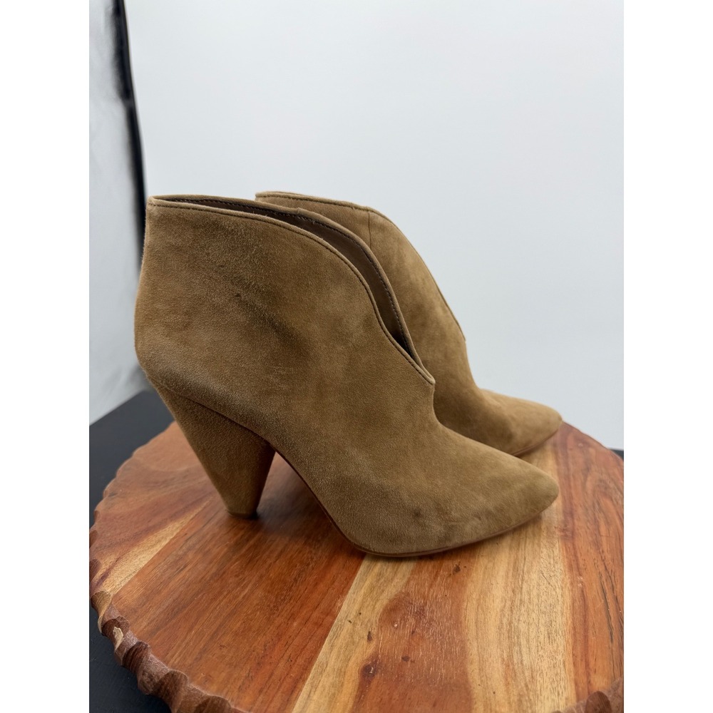 Vince Camuto Mitsen Bootie Women 8 Tan Suede Pointed Toe V-Cut Cone Heel Ankle